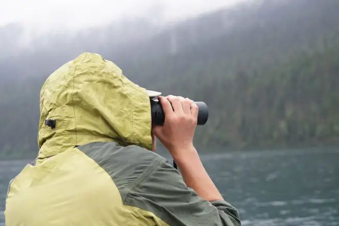 9 Tips for Using Binoculars in Extreme Weather Conditions