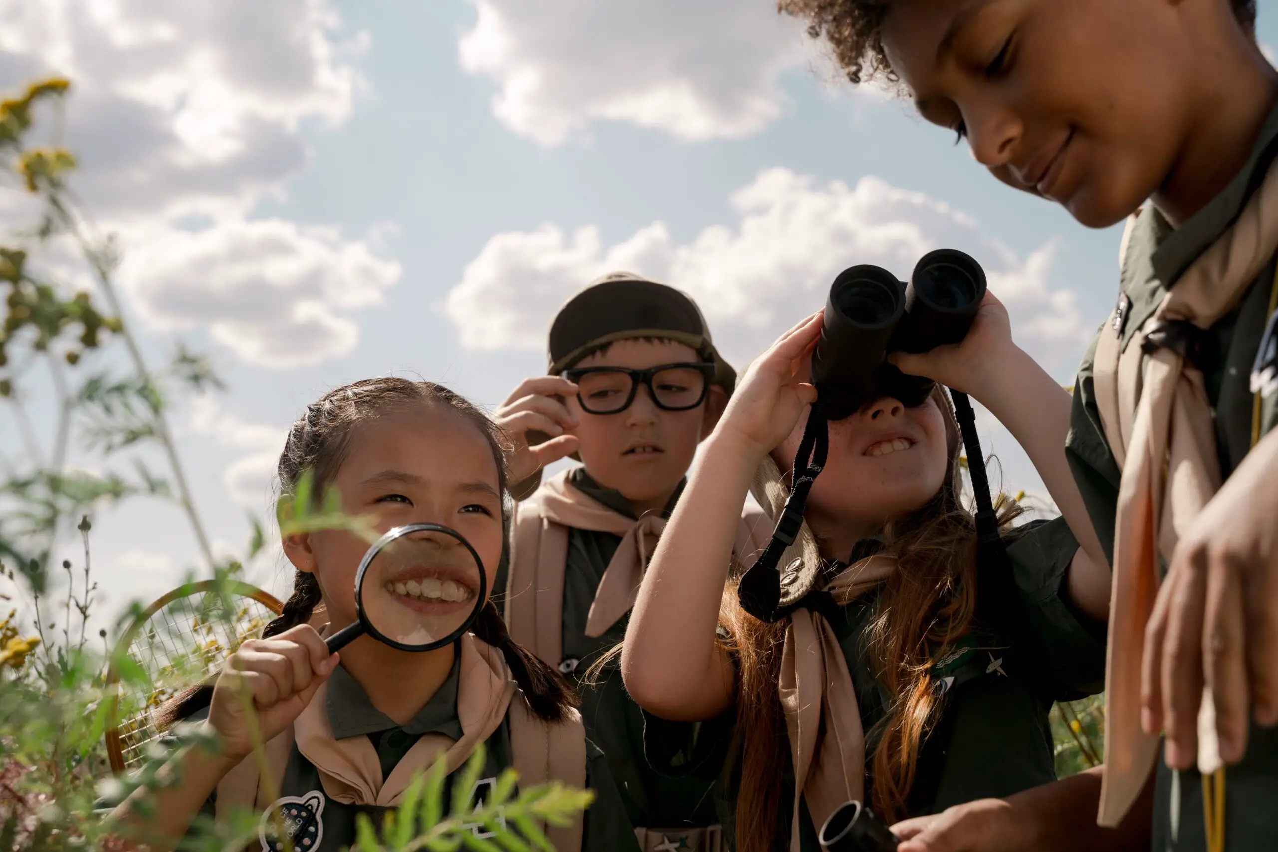 6 Best Binoculars for Kids (Toddlers to Teens) — Unleash Their Inner Explorer
