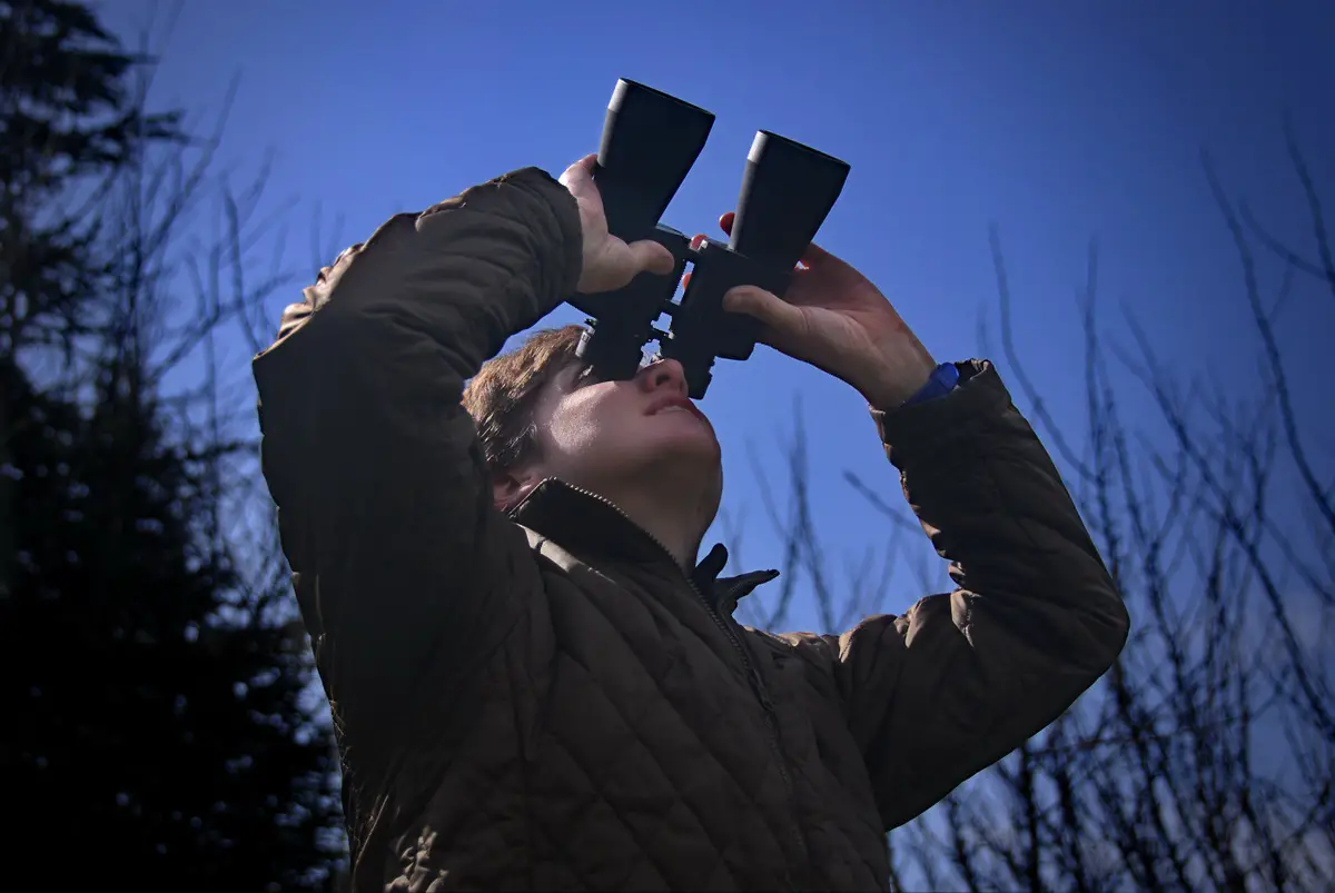 11 Tips for Using Stargazing & Astronomy Binoculars Correctly (Definitive Guide)