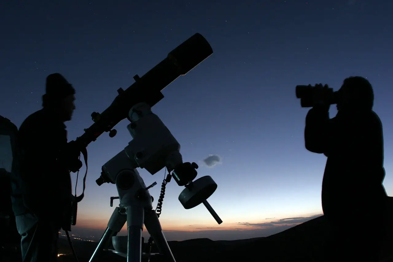 Telescope vs. Binoculars for Space Observation: What’s the Best Choice?